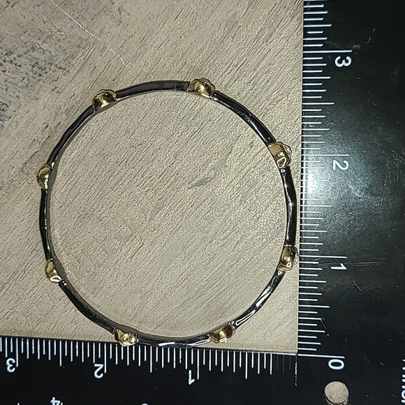 2 Bracelets - Picture 5 of 6